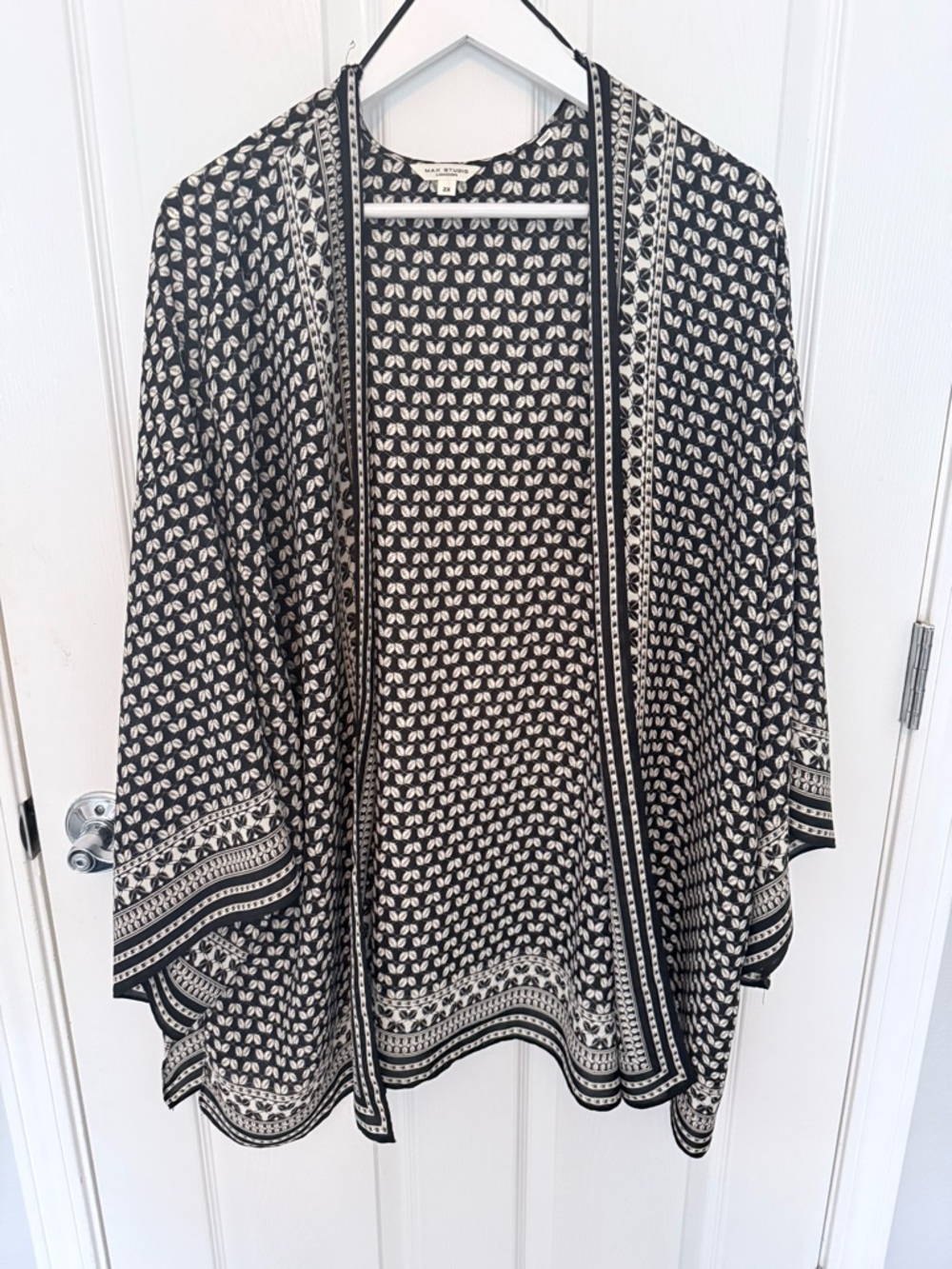 Max Studio Black and White Geometric Print Top